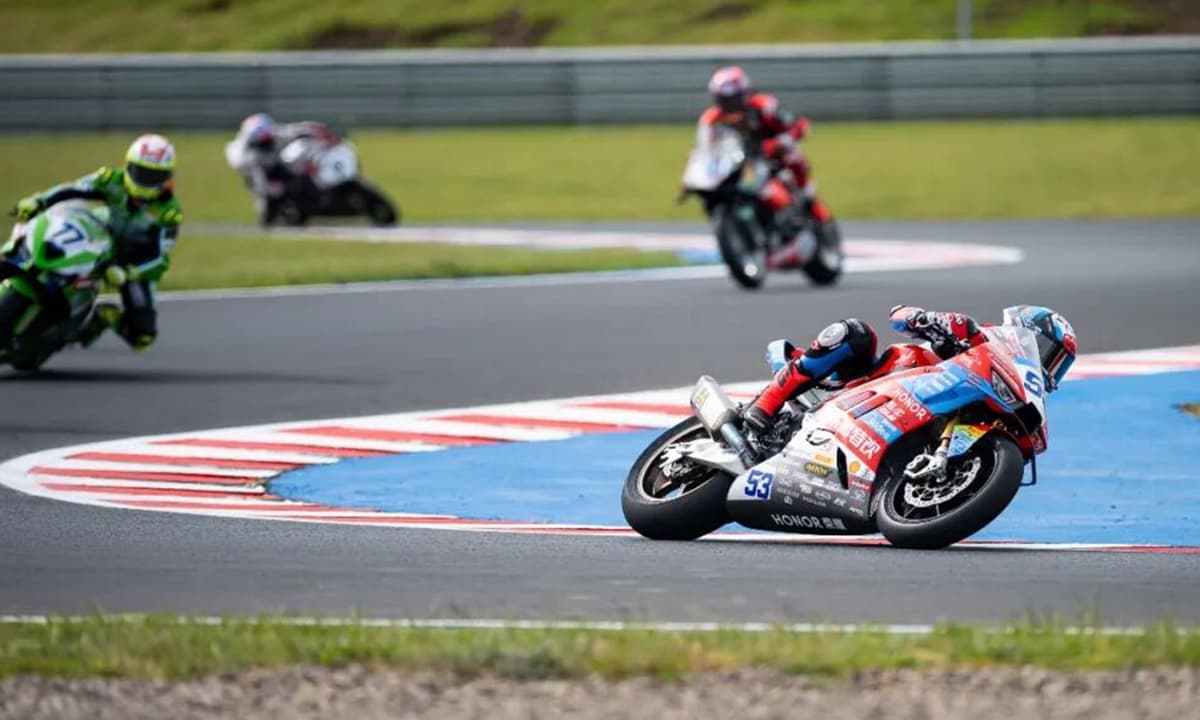 Five Crowns: ZXMOTO Dominates Czech Round with Double Victory as Debise Surges to P2 in Championship